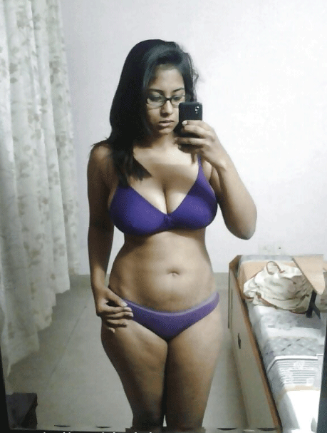 Naked Desi college girl big boobs pics 1