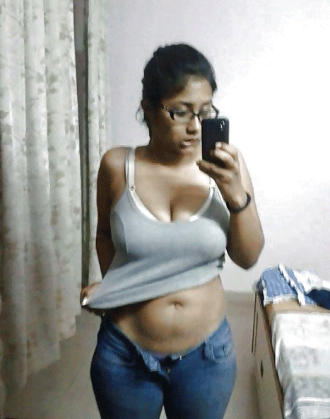 Naked Desi college girl big boobs pics 4