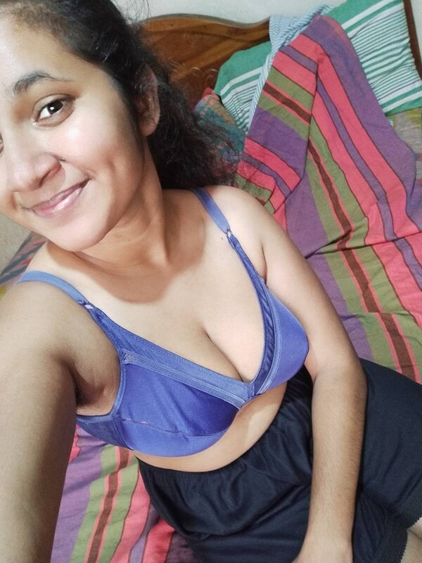 Nashik beautiful college girl boobs show pics 2
