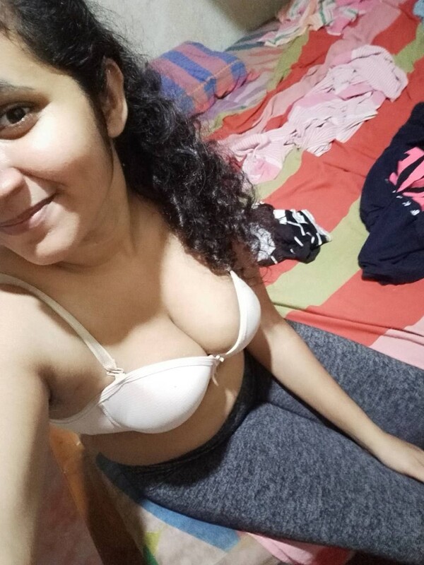 Nashik beautiful college girl boobs show pics 3