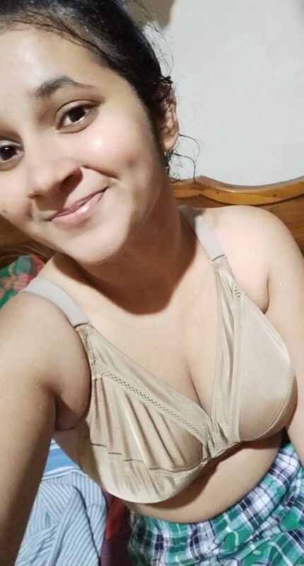 Nashik beautiful college girl boobs show pics 4