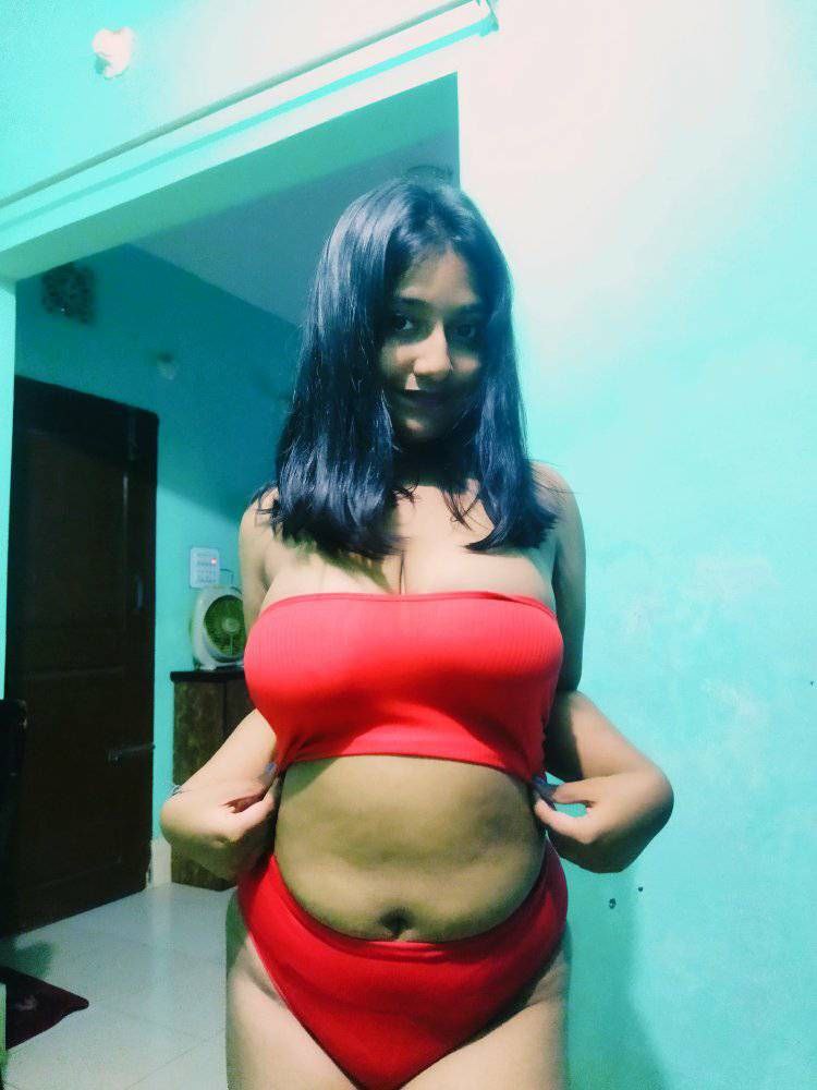 Natural flashing topless Indian girl photos 1