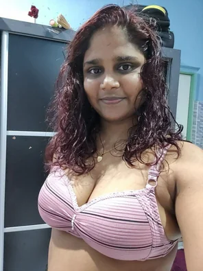 Naughty bhabhi naked body showing to impress new lover 1