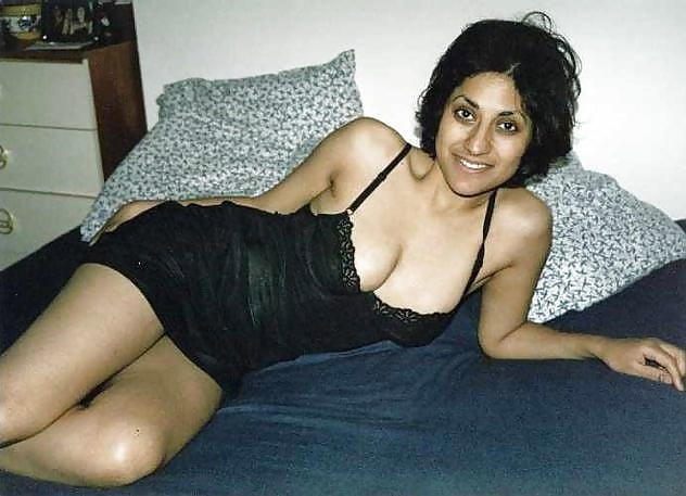 Naughty Indian Milf hairy pussy photos 4