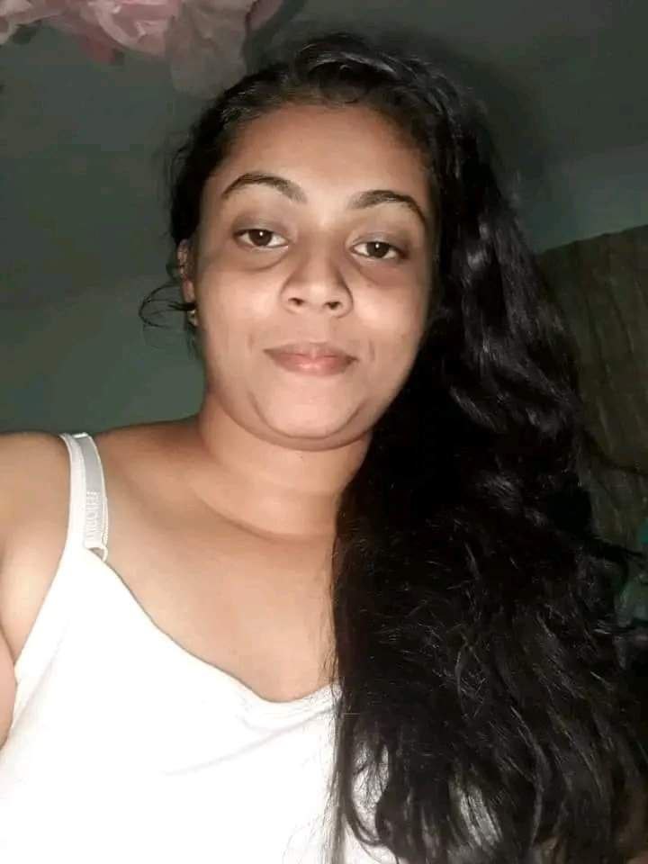 Naughty Lankan girl blowjob and sexy boobs show 4