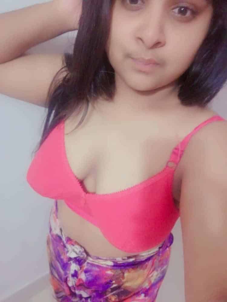 Naughty little Desi babe nude pics 1