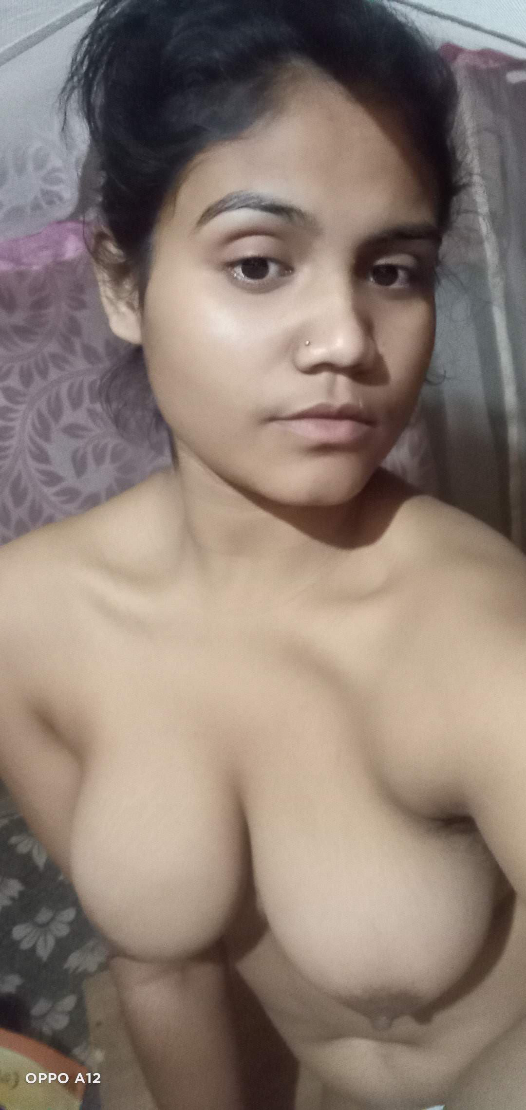 Naughty sexy chubby Desi girl pics 1