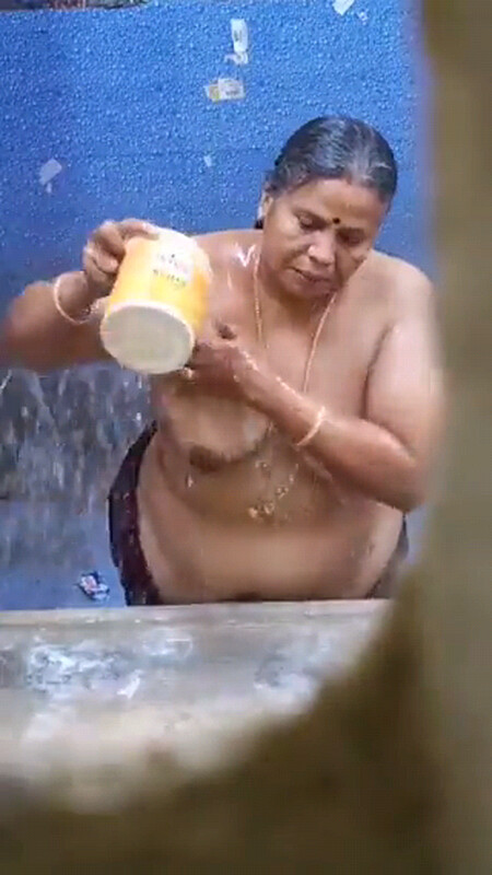 Neighbor aunty nude bathing photos 2