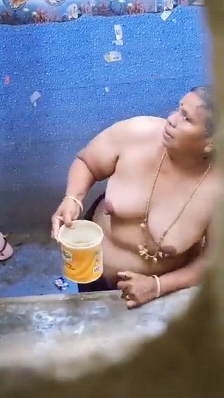Neighbor aunty nude bathing photos 4