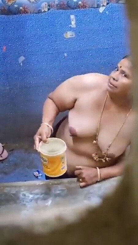 Neighbor aunty nude bathing photos 5