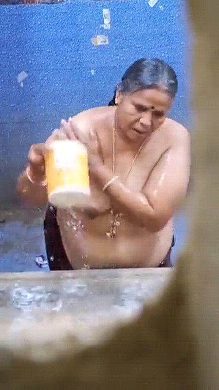 Neighbor aunty nude bathing photos 6
