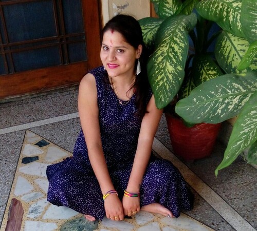 New Delhi Pacific mall bhabhi showing boobs in bra 4