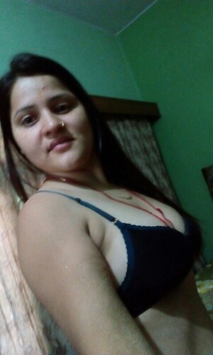 New Delhi Pacific mall bhabhi showing boobs in bra 7