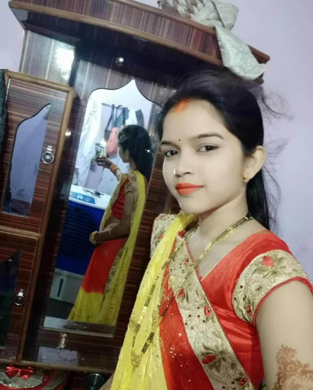 Newly married bhabhi sex photo going viral in Indian porn sites 1