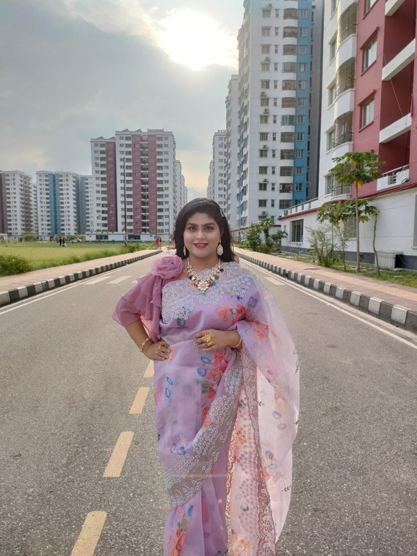 Newly married Indian girl nude sex photos 1