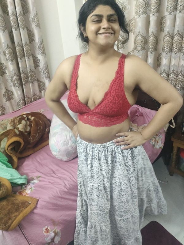 Newly married Indian girl nude sex photos 5