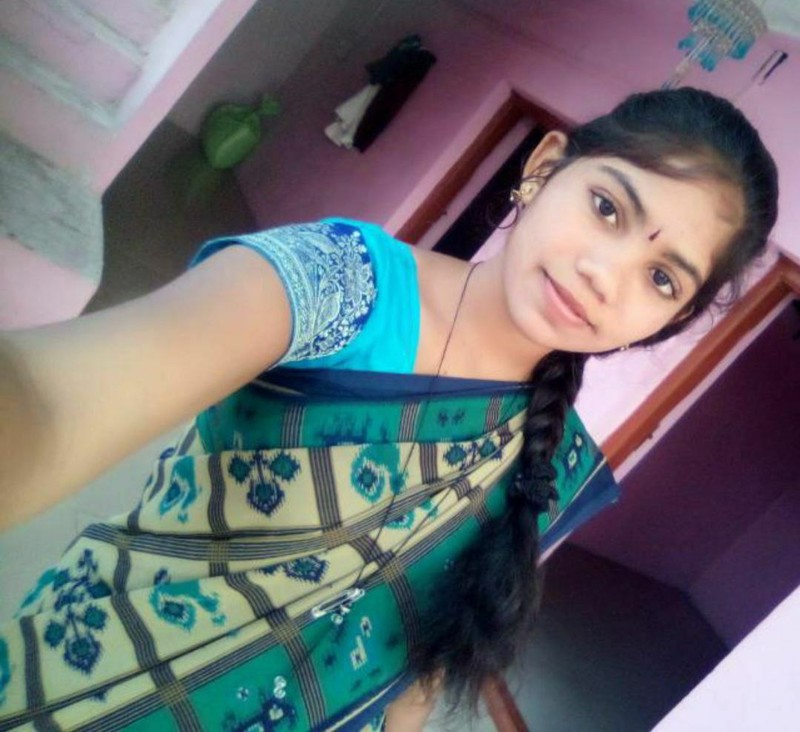 Newly married Indian girl topless photos galore 1