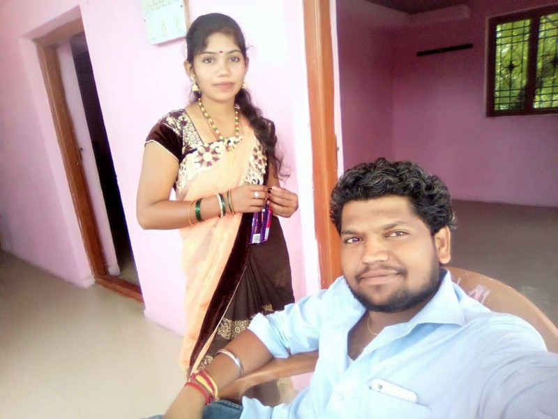 Newly married Indian girl topless photos galore 2