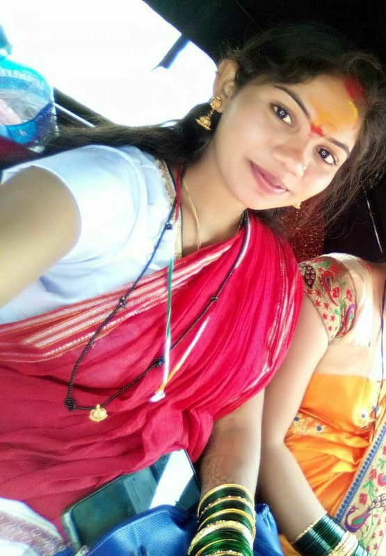 Newly married Indian girl topless photos galore 3