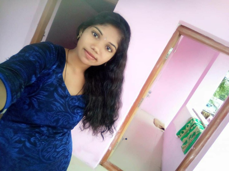 Newly married Indian girl topless photos galore 6