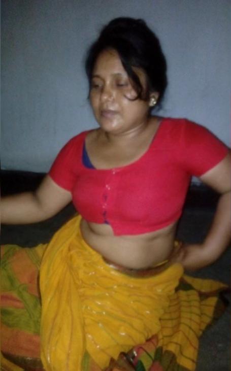 Newly-married Muslim wife nude pics 1