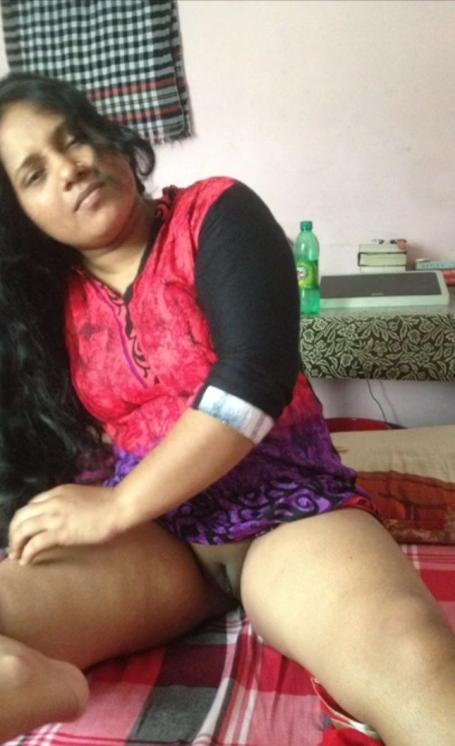 Newly-married Muslim wife nude pics 2