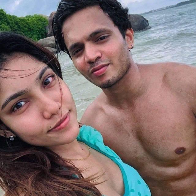 Newly married Srilankan couple honeymoon hot pics 1