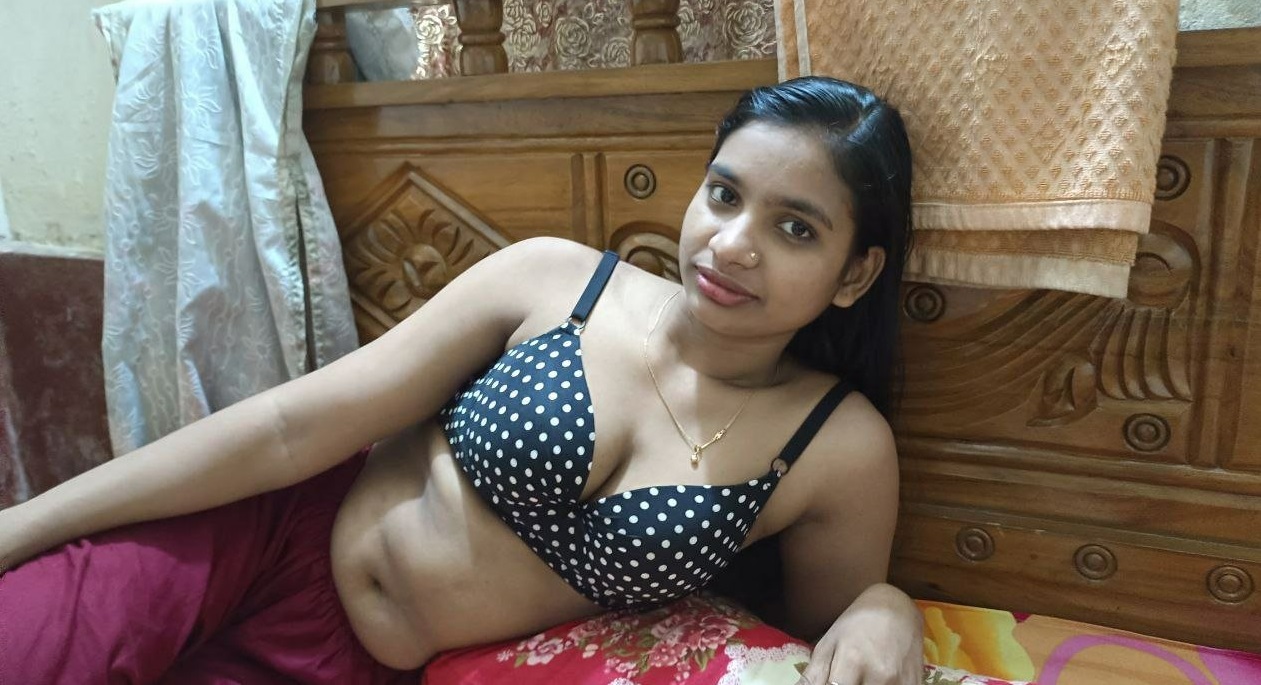 Newly married wife nude boobs teasing hubby photos 2