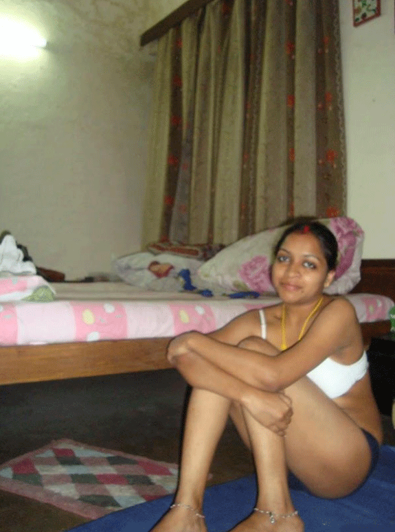 Nude Bengali wife turns her secret boyfriend horny 1