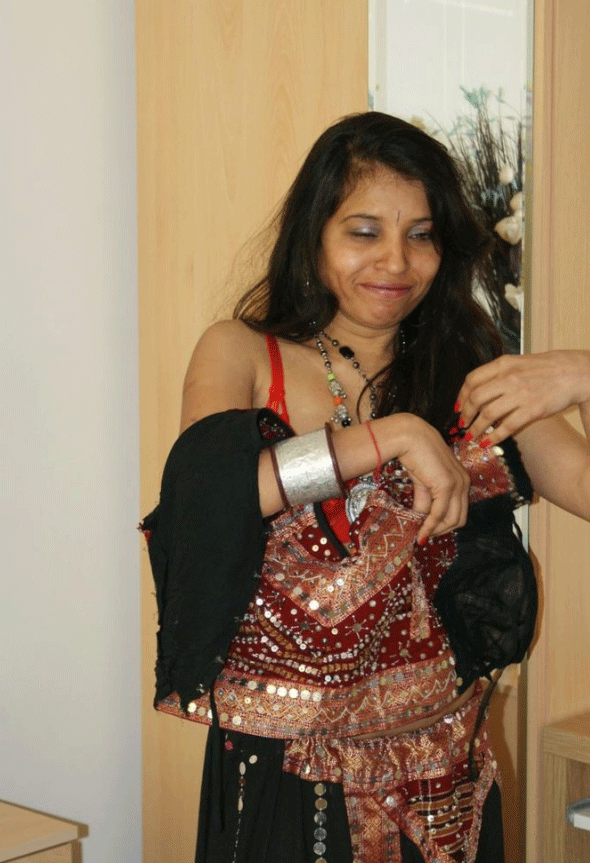 Nude Gujarati girl dance and sexy pictures 1