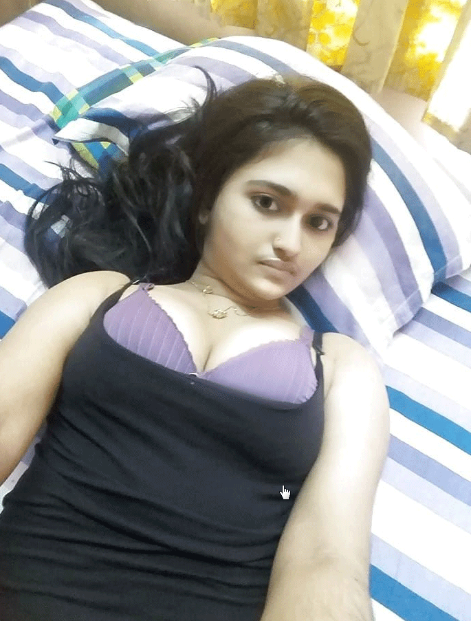 Nude Indian college girl exposing boobs 4