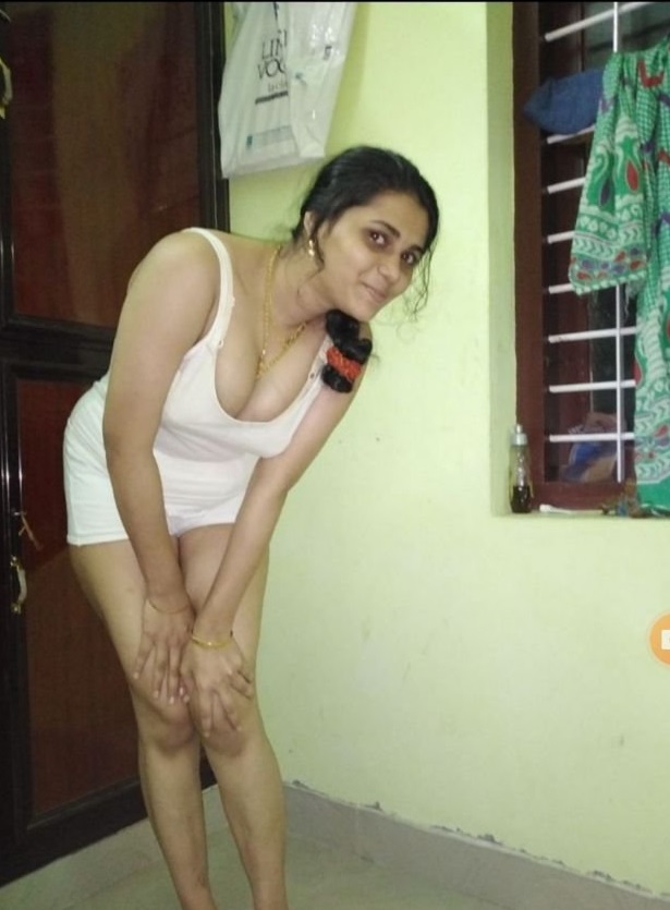 Nude Indian girl homemade photos exposed by brother 3