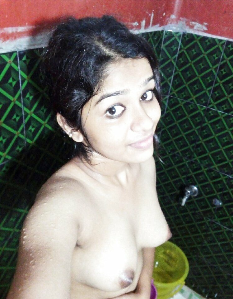 Nude Indian girl selfie pics 3