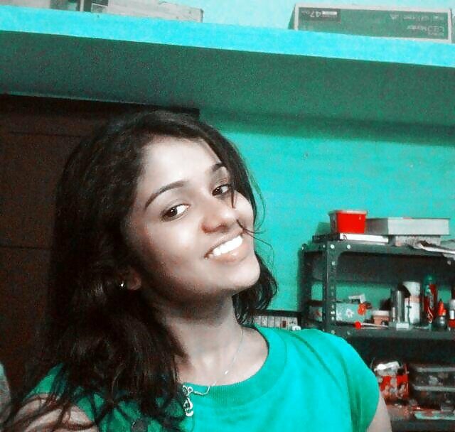 Nude Indian girl selfie pics 5