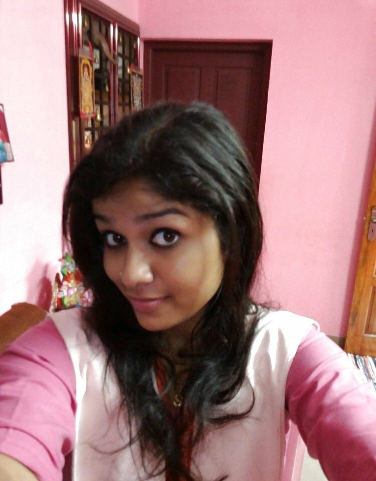 Nude Indian girl selfie pics 6