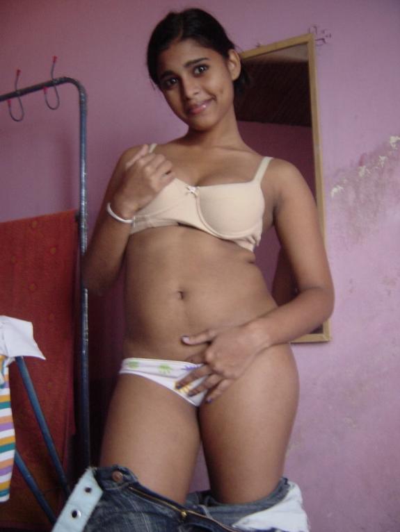 Nude Indian girls exposing herself in front of the camera 12