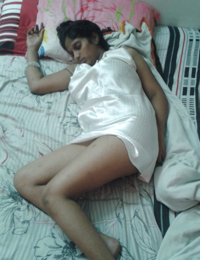 Nude Indian sleeping beauty wife’s photos 4