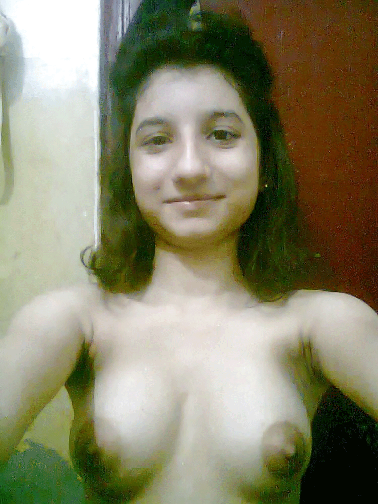 Nude Indian teen exposed her private parts in selfie cam 6