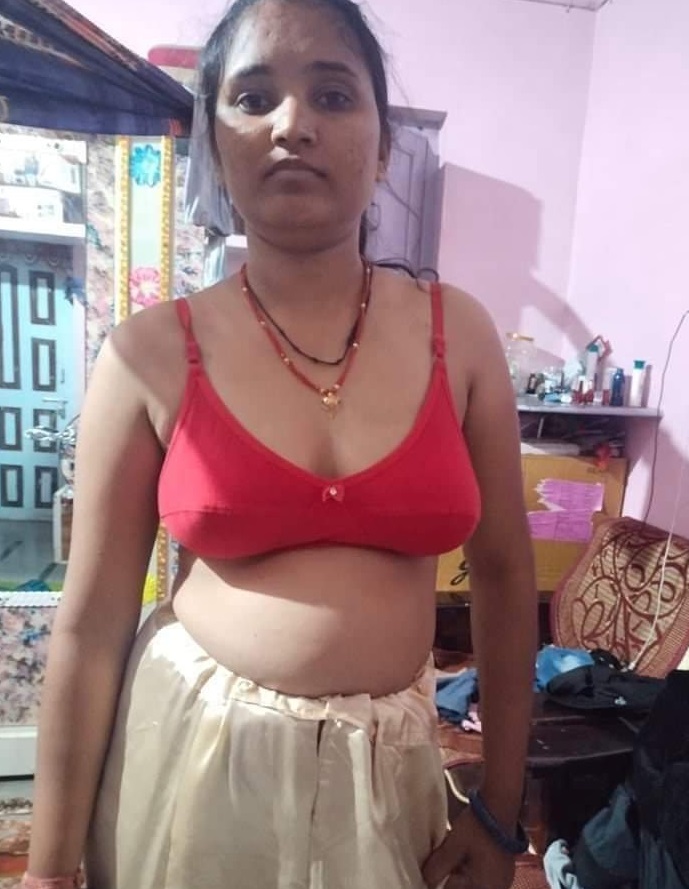 Nude Indian village bhabhi sex teasing pics 2