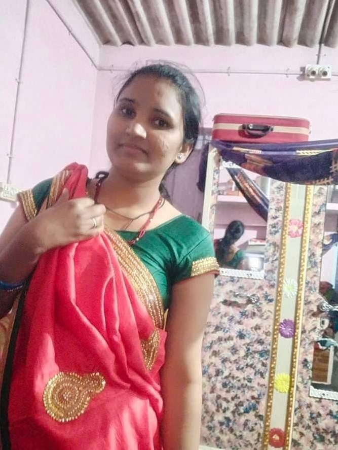 Nude Indian village bhabhi sex teasing pics 3