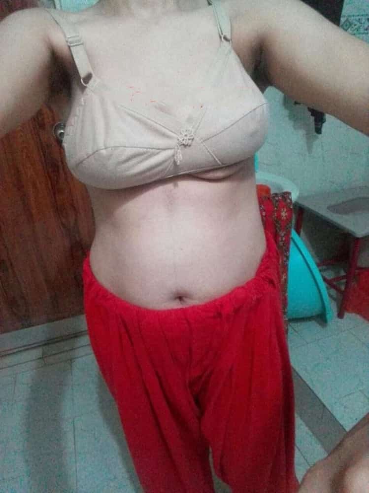 Nude Indian wife photos goes live 6