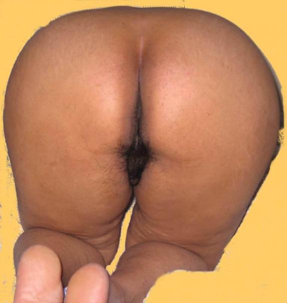Nude pics of desi bhabhi seducing and showing off her sexy big ass 11