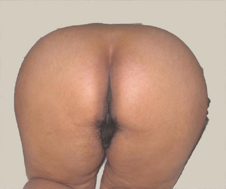 Nude pics of desi bhabhi seducing and showing off her sexy big ass 7