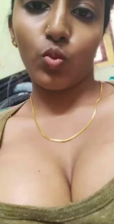 Oily boobs cam girl topless in front of private chat 1
