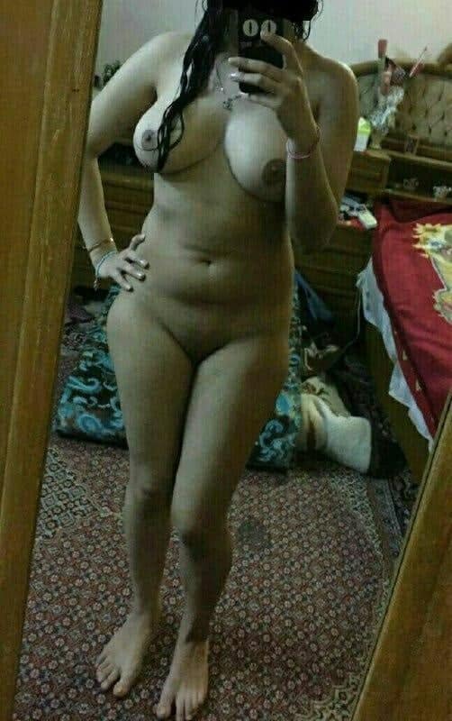 Paki Babe nude pics solo selfie 2