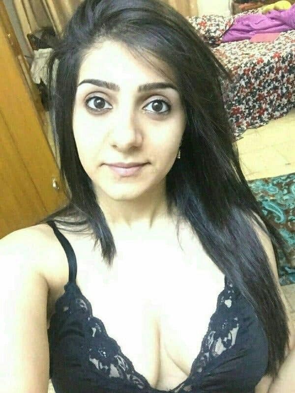 Paki Babe nude pics solo selfie 4