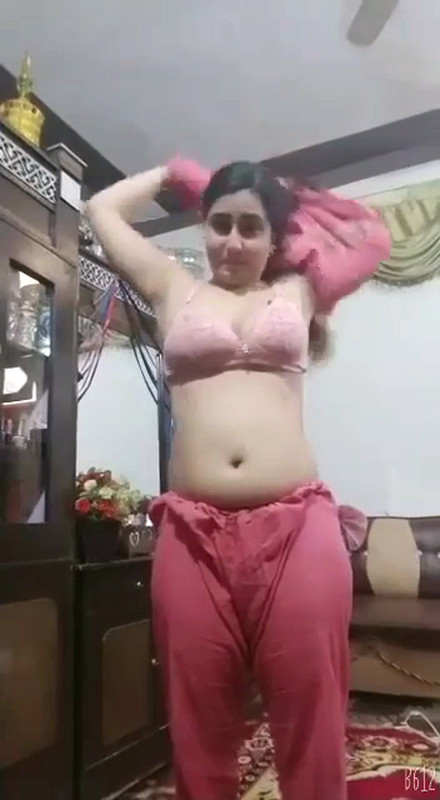 Paki housewife stripping salwar suit and pussy show pics 7