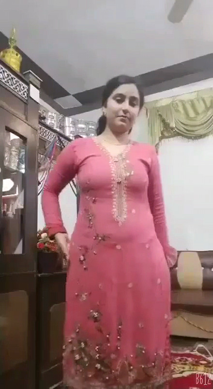 Paki housewife stripping salwar suit and pussy show pics 8