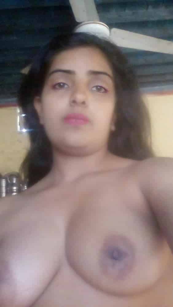 Paki nurse nude photos for her lover leaked online 4