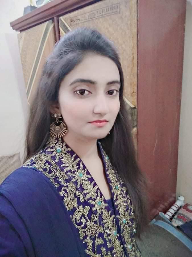 Pakistani college girl topless selfie photos 2